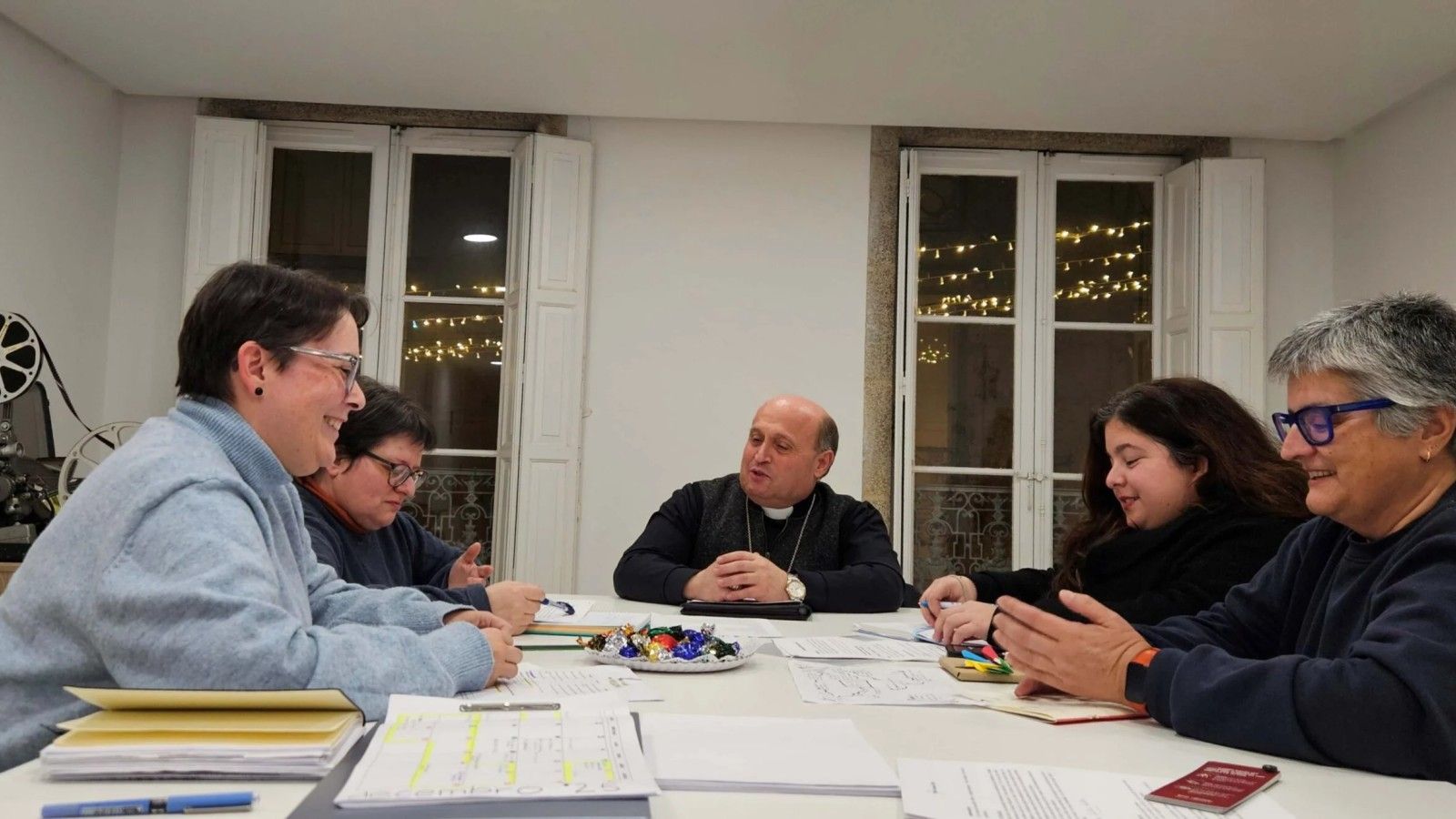 El arzobispo de Santiago evalúa el trabajo misionero diocesano