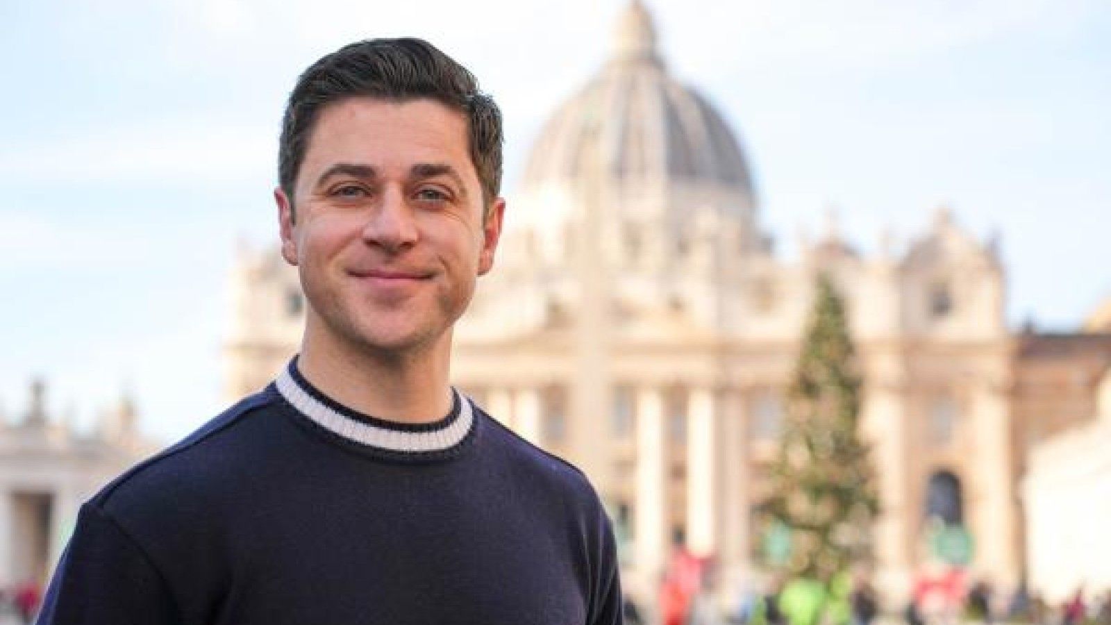 David Henrie promueve la iniciativa Box of Joy en el Vaticano