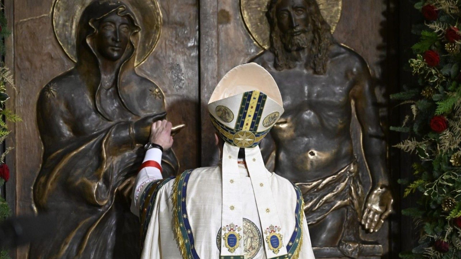 El cardenal Makrickas clausura la Puerta Santa en Santa María la Mayor