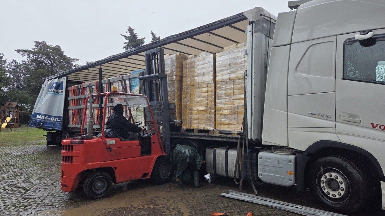 El Papa León XIV envía tres camiones de ayuda humanitaria a Ucrania por el Domingo de la Sagrada Familia