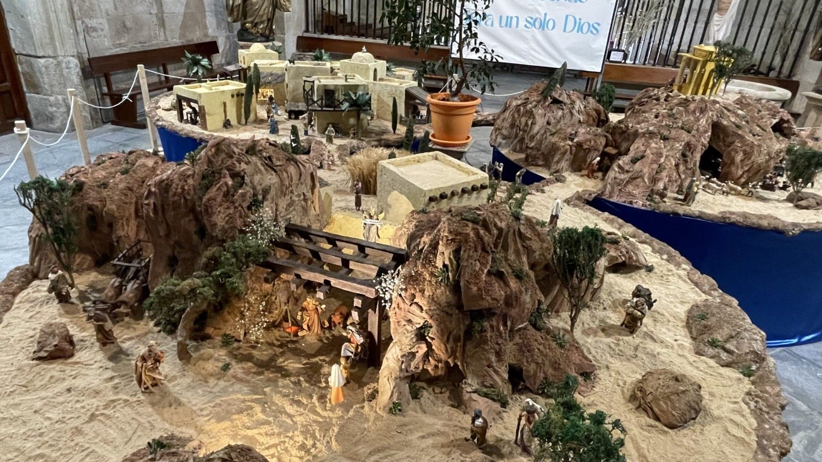 La iglesia de La Purísima en Salamanca presenta un belén navideño catequético