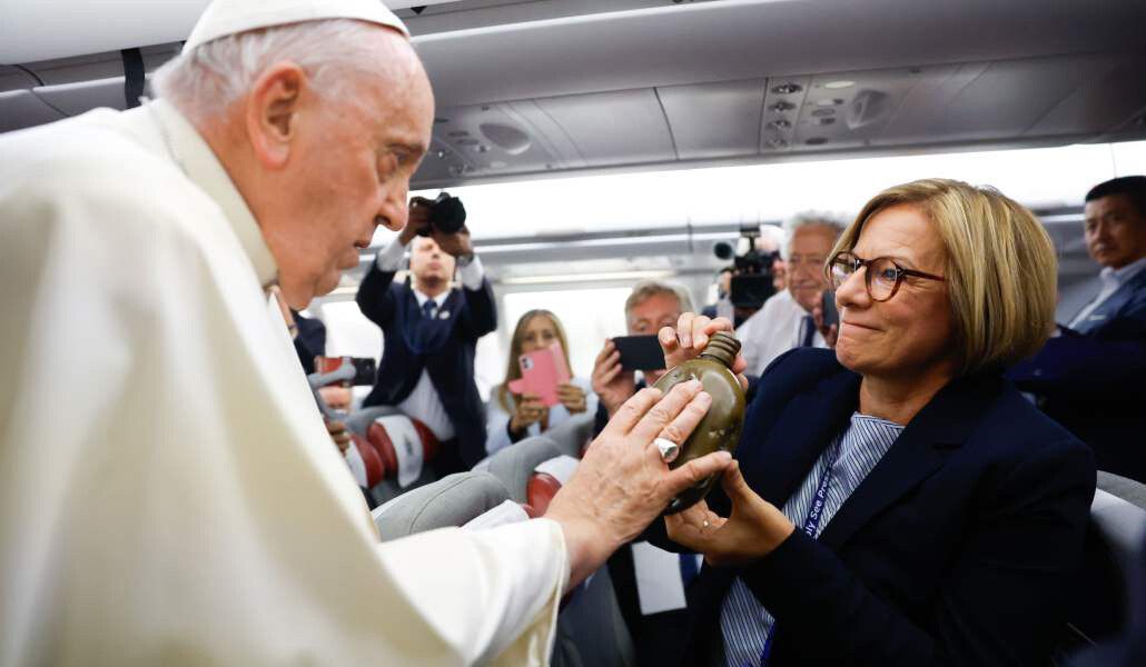 El Papa Francisco llega a Mongolia en un viaje histórico