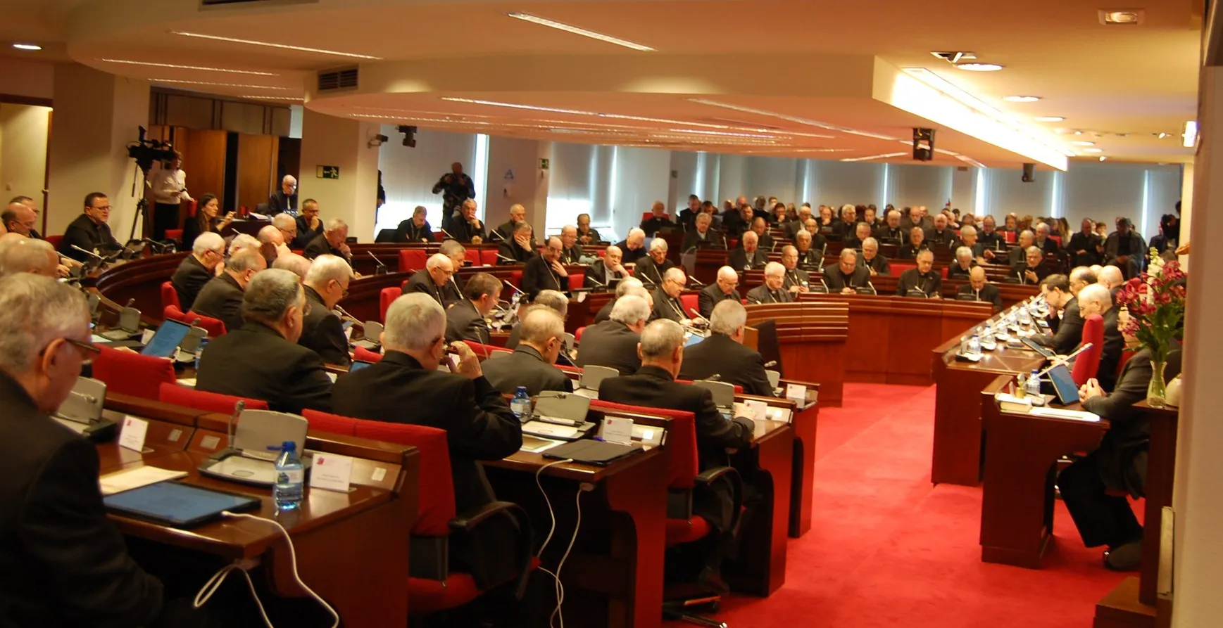 La Comisión Episcopal debate sobre la sinodalidad y la Vida Consagrada en Madrid