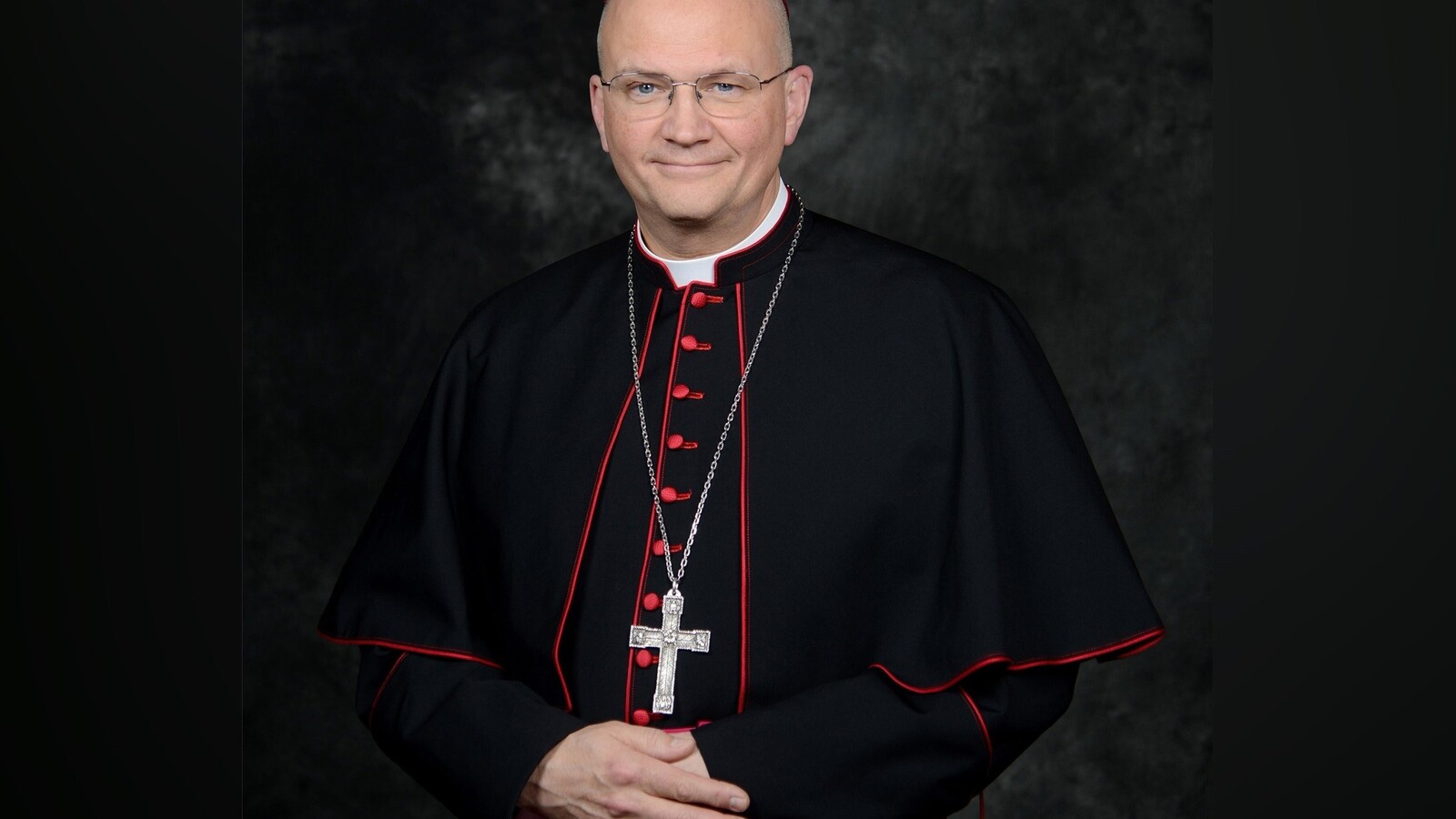 Nombran ombudsman en Detroit a un sacerdote pro-LGTB y pro-ordenación femenina