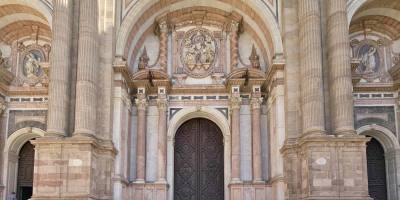 la-catedral-de-malaga-destaca-por-sus-siete-puertas-simbolicas-de-perfeccion-espiritual