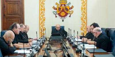 el-arzobispo-enrique-benavent-preside-reunion-en-valencia-con-obispos-y-vicarios