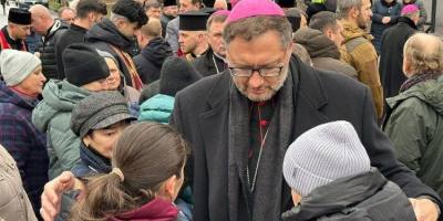 los-obispos-catolicos-de-ucrania-peregrinan-a-ternopil-tras-bombardeos
