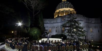 roberto-benigni-narra-la-vida-de-san-pedro-en-un-evento-en-el-vaticano