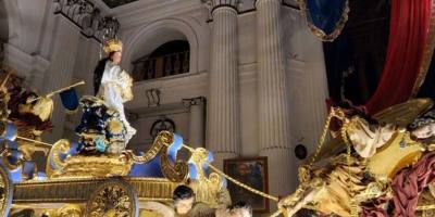 dano-en-el-anda-obliga-a-cambiar-la-imagen-en-la-procesion-de-la-inmaculada