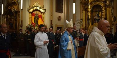 el-arzobispo-aznarez-preside-misa-y-entrega-la-cruz-fidelitas-2025