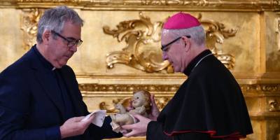 el-obispo-de-jaen-recibe-la-felicitacion-navidena-de-grupos-sinodales