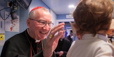 el-secretario-de-estado-del-vaticano-visita-el-hospital-bambino-gesu