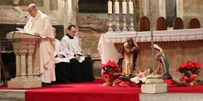 el-obispo-de-salamanca-preside-la-misa-del-gallo-en-la-catedral-vieja
