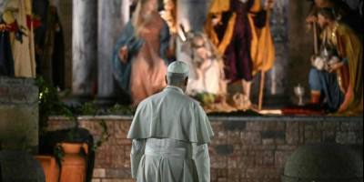 leon-xiv-visita-el-belen-de-la-plaza-de-san-pedro-en-roma