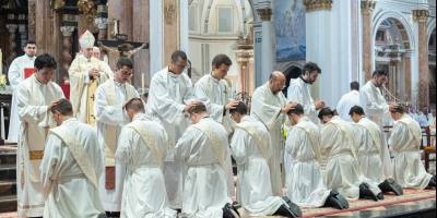 el-arzobispo-benavent-ordena-a-ocho-nuevos-sacerdotes-en-valencia