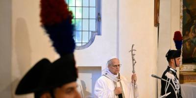 el-papa-leon-xiv-agradece-a-los-carabineros-en-castel-gandolfo