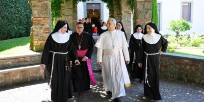 el-papa-leon-xiv-visita-a-las-clarisas-de-albano-y-elogia-su-vocacion