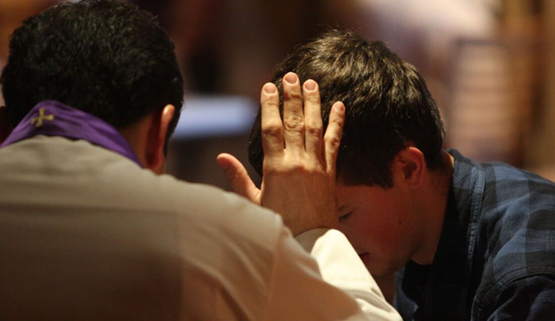 Arizona amenaza con cárcel a sacerdotes que mantengan el secreto de confesión