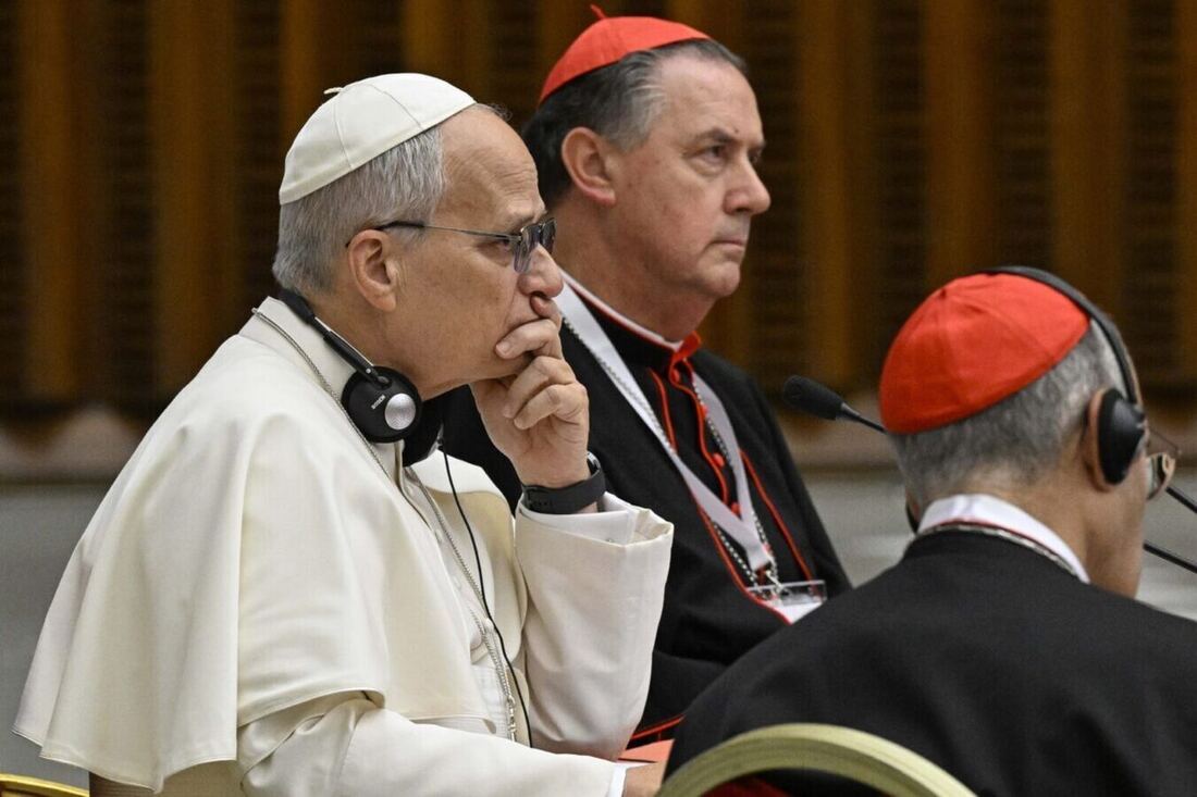 El Papa León XIV pide a los cardenales escuchar a las víctimas de abusos