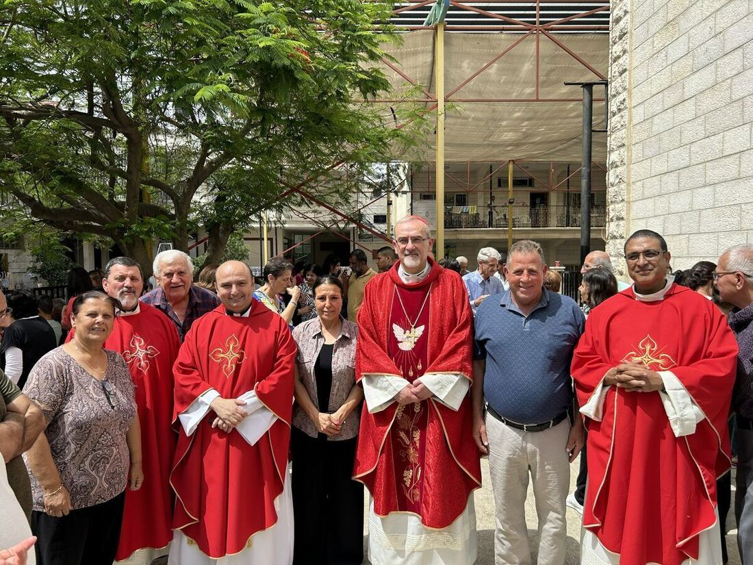 Expulsan de Gaza al sacerdote que sostuvo la parroquia durante la guerra