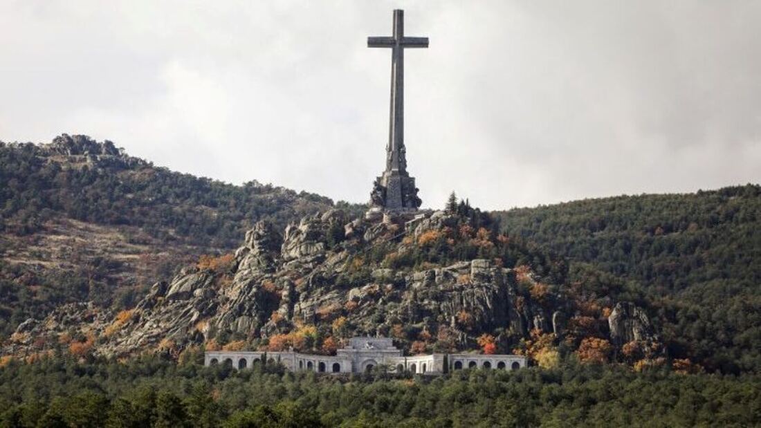 El cardenal José Cobo firmó un acuerdo que autoriza la intervención en el Valle de los Caídos