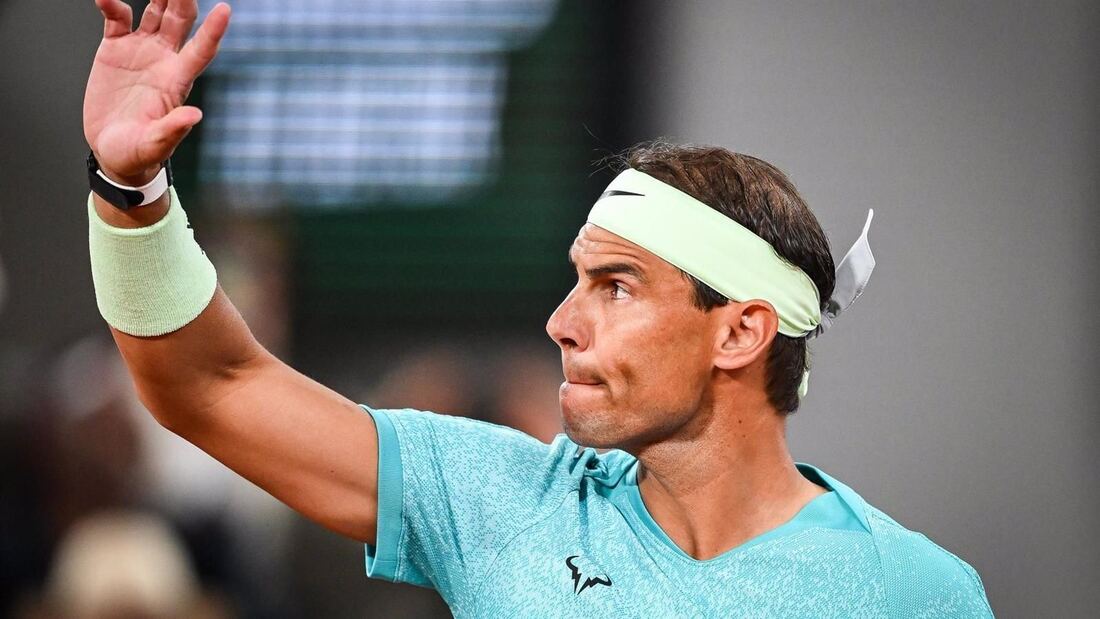 Nadal envía una camiseta al Papa, que sueña con jugar al tenis con él