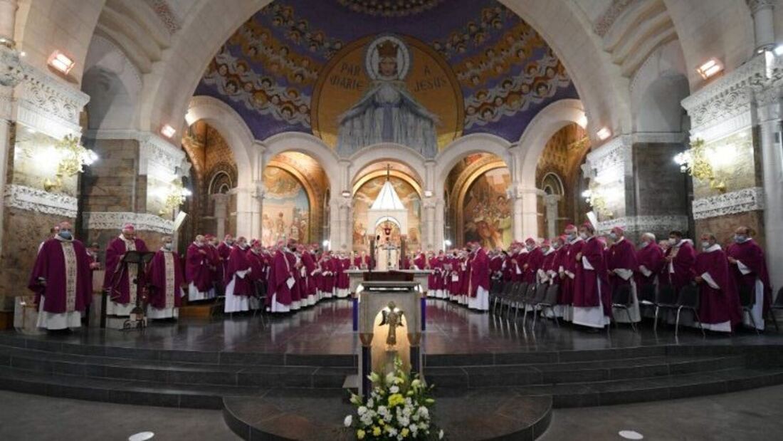 Francia: sacerdote de RDC suspendido tras acusación de carácter sexual