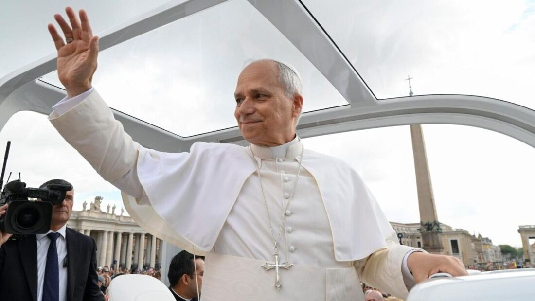 León XIV recibe al obispo al que Francisco forzó a dimitir tras la polémica por Amoris Laetitia