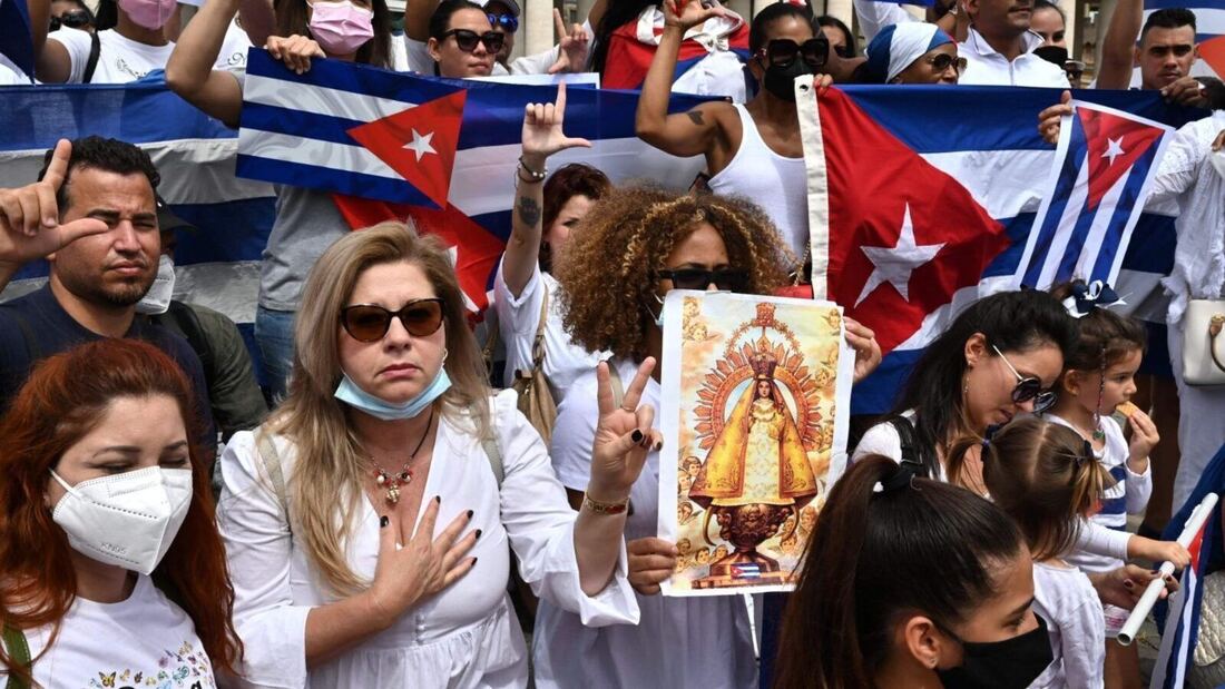 León XIV recibe al ministro cubano en medio de la crisis política y económica