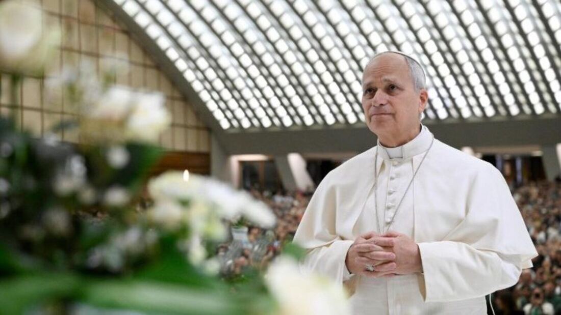 Una encuesta sitúa al Papa con mejor valoración que Trump en EE. UU.