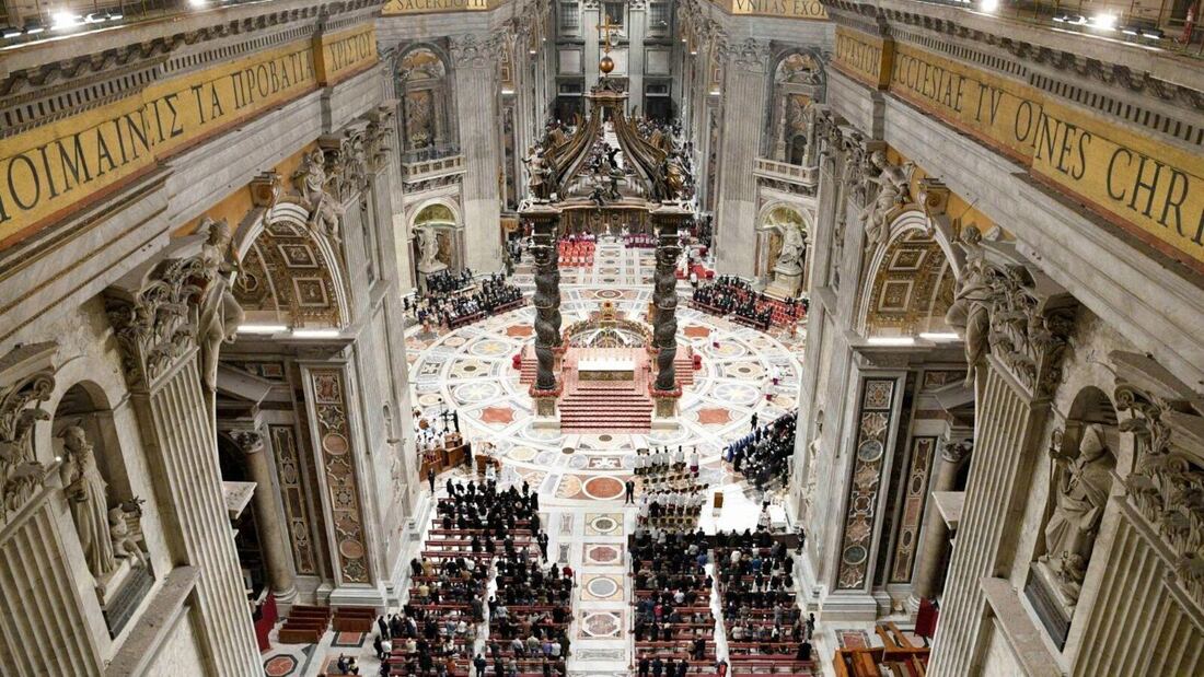 El Vaticano refuerza la seguridad en el altar de San Pedro tras varias profanaciones