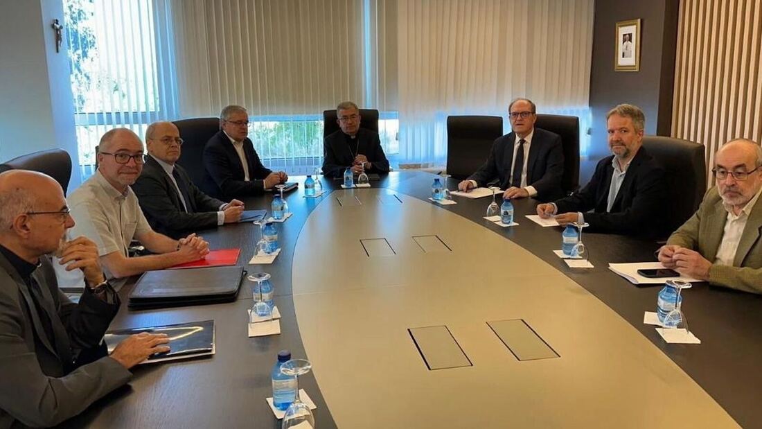 La Iglesia española firma con el Gobierno un protocolo para reparar a víctimas de abusos