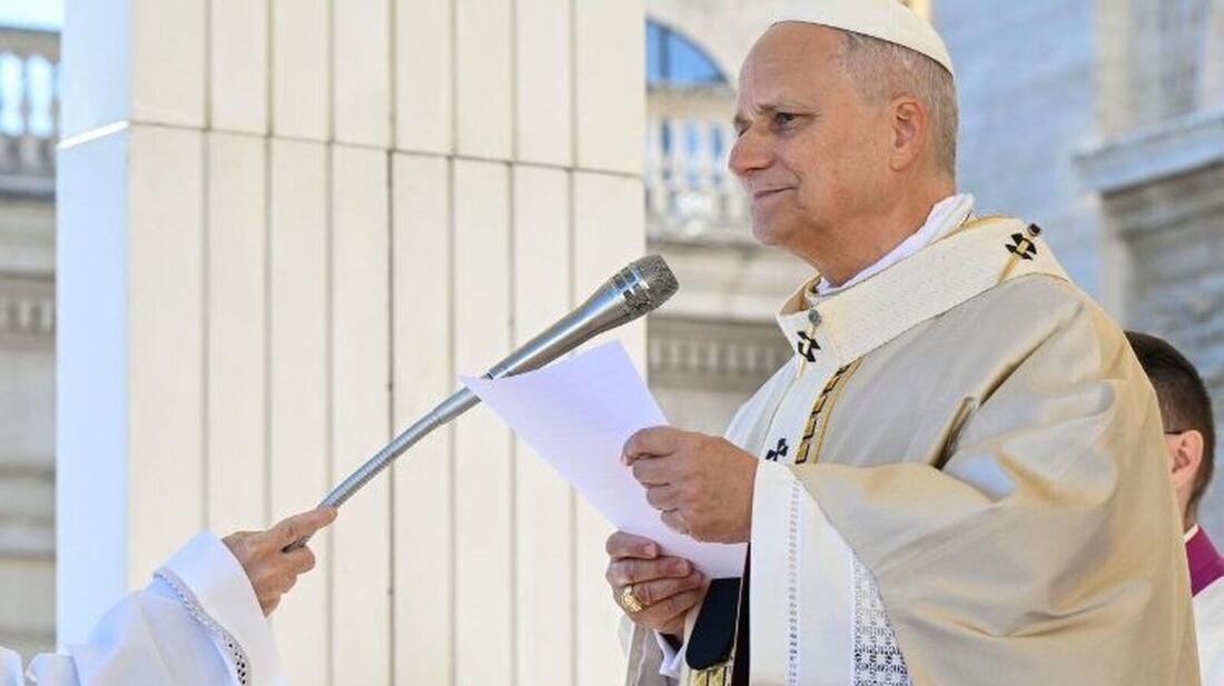León XIV llega a Camerún en medio de una “ebullición tremenda” de fe y misión