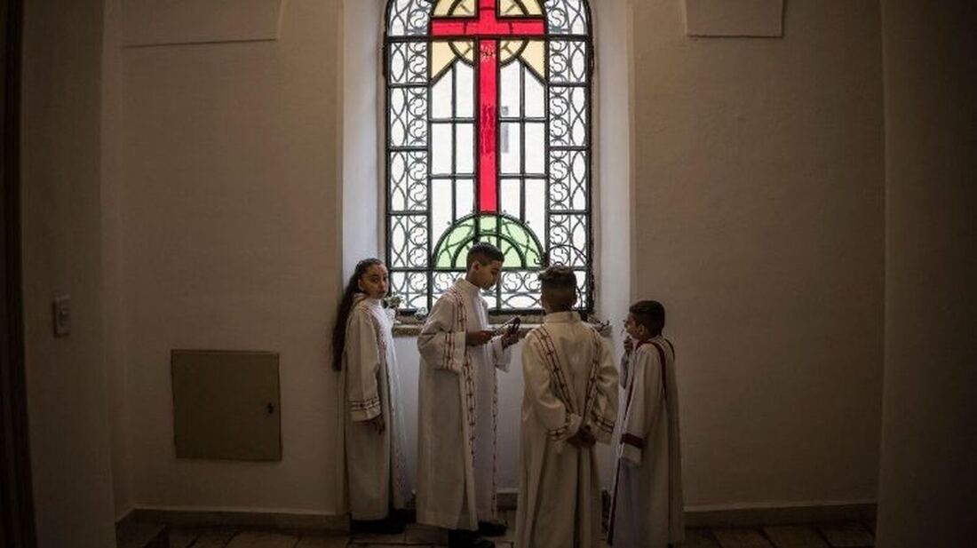 La cruz sostiene a los cristianos ante la violencia en Tierra Santa