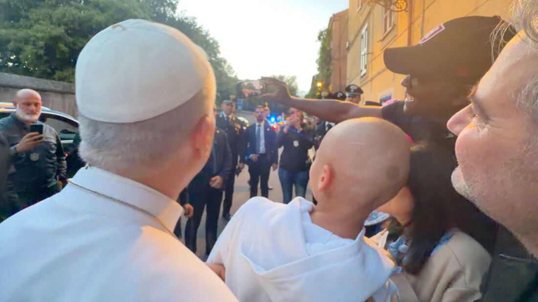 "Santo Padre, me he curado": el joven español que espera a León XIV en Madrid