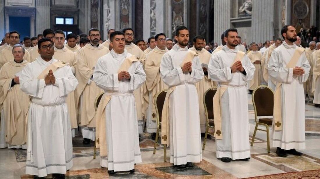 Doce nuevos diáconos en Baviera reflejan el impulso vocacional de la Fraternidad San Pedro