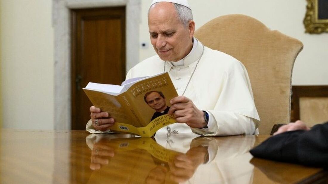 León XIV pide no abandonar los libros en la era digital