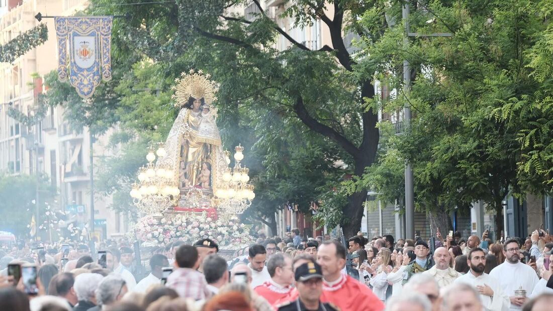 Valencia celebra la procesión de la Virgen de los Desamparados