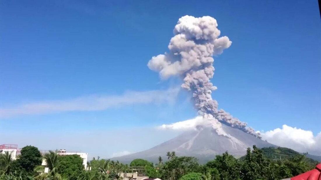 La Iglesia auxilia a 200.000 afectados por el volcán Mayón en Filipinas