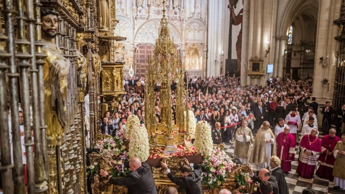 La Catedral de Toledo repartirá 11.000 réplicas de su primera piedra