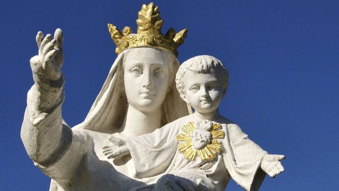 Polémica en Brasil por la restauración de unas esculturas de Jesús y la Virgen