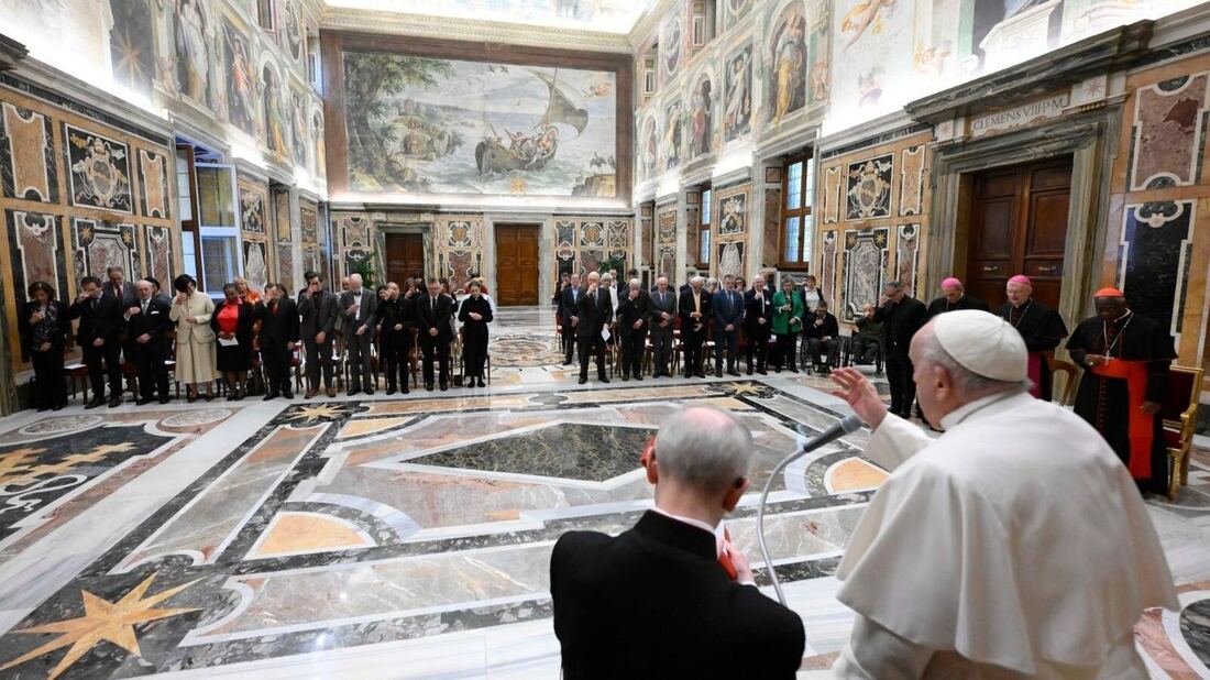 El arzobispo de Florencia preside una vigilia contra la homofobia