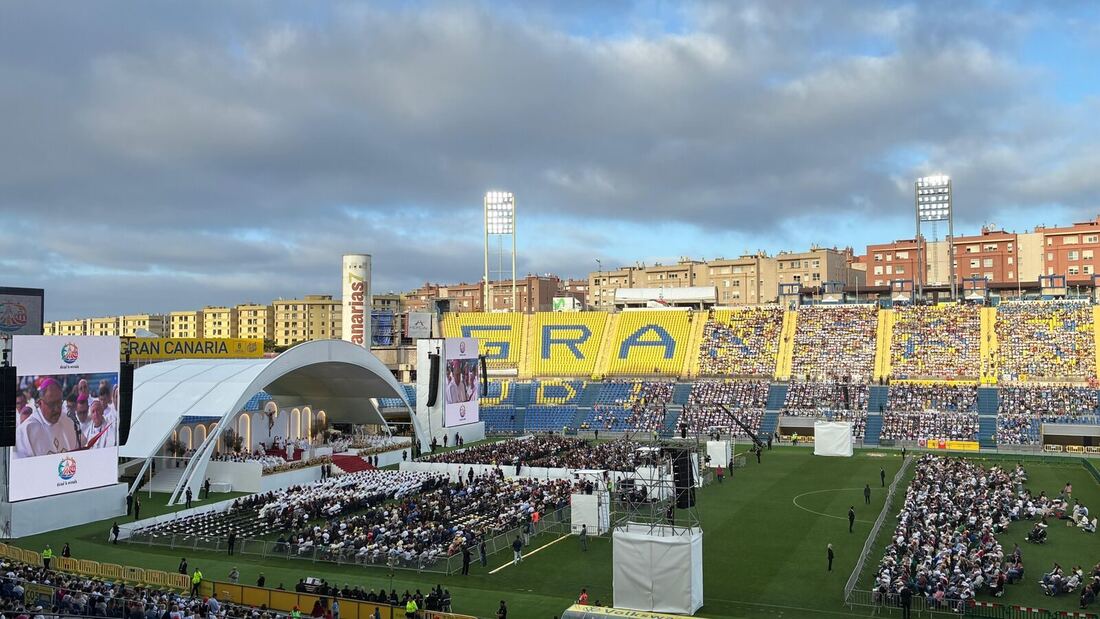 León XIV pide en Canarias una caridad que no se quede solo en asistencia