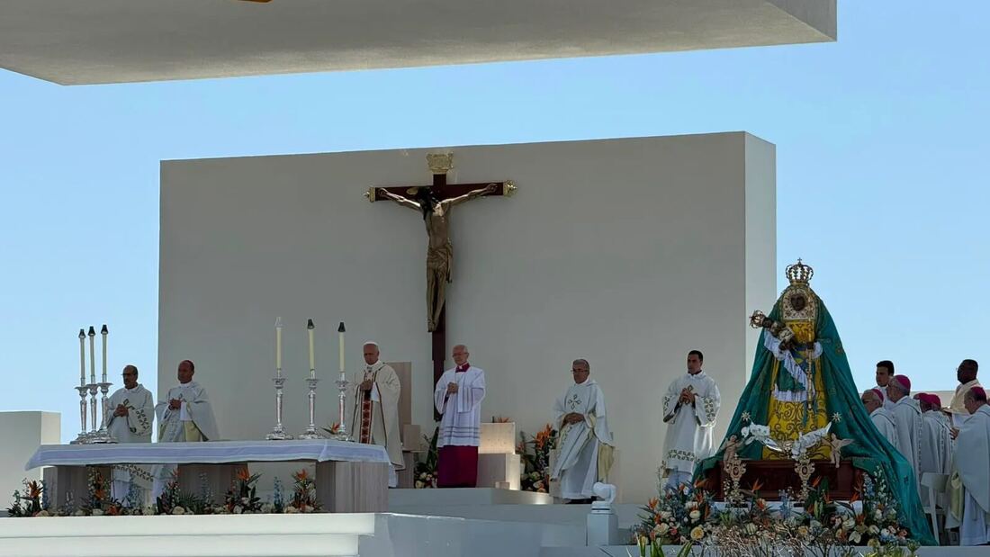 El Papa celebra en Tenerife la última misa de su visita a España
