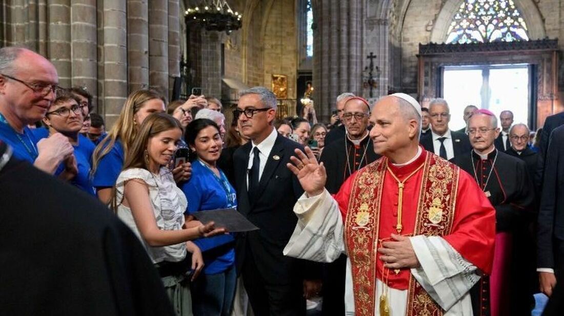 Omella presenta al Papa los castells como símbolo de unidad y comunión en Cataluña