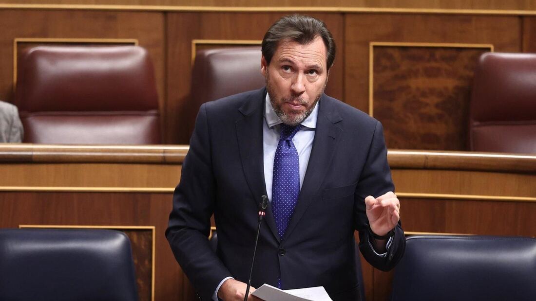 Óscar Puente critica a los obispos por bendecir un tren durante la visita del Papa