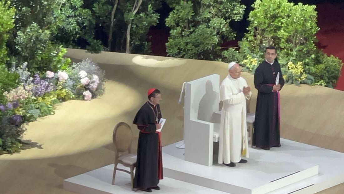 "Expertos en medios, ausentes de alma": el diagnóstico papal sobre la sociedad actual