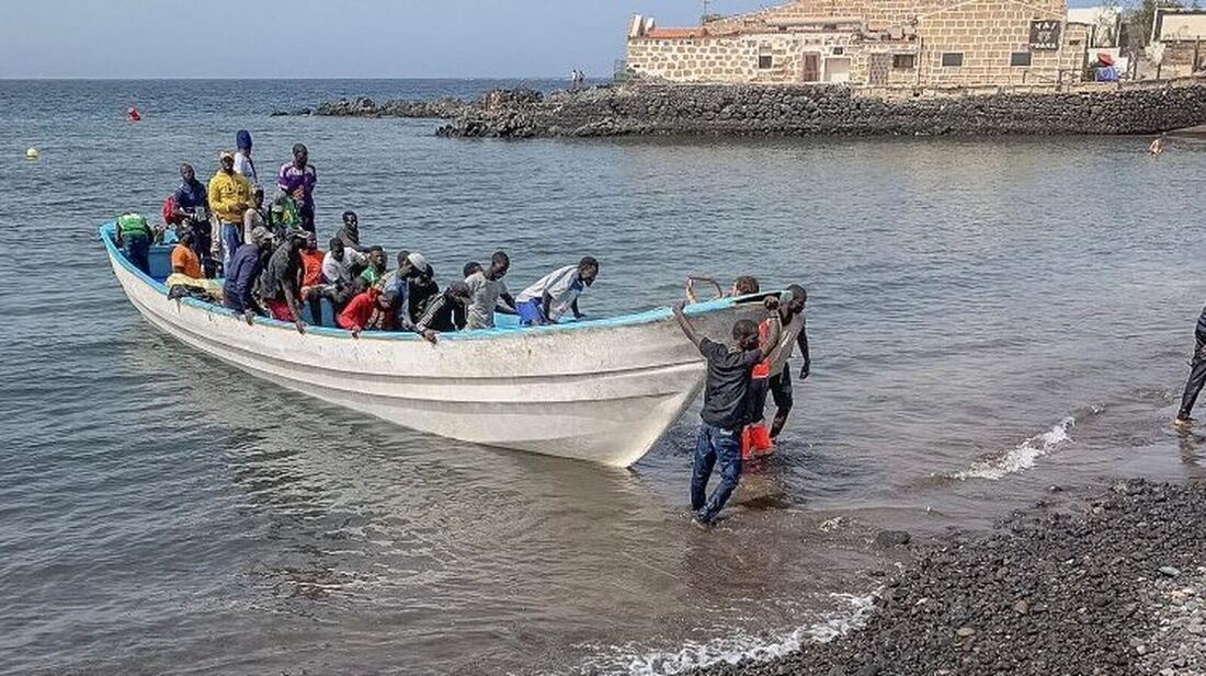 Tres cayucos acompañarán el altar de la misa del Papa en Tenerife