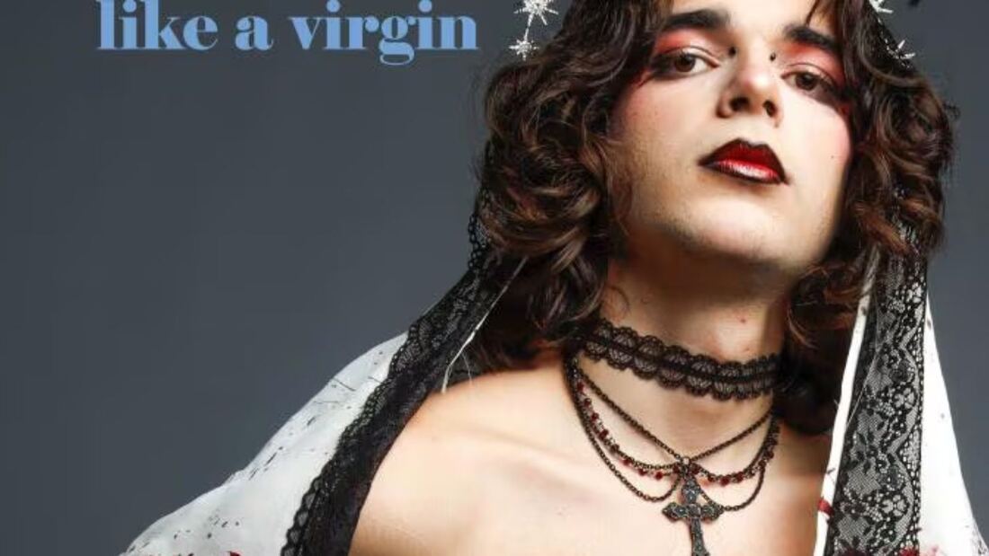 Exhiben a la Virgen con corsés y lencería en Guadalajara