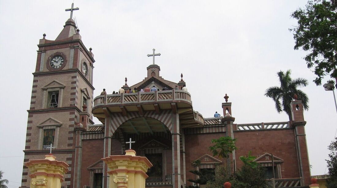 Hindúes, musulmanes y cristianos comparten santuario católico en la India
